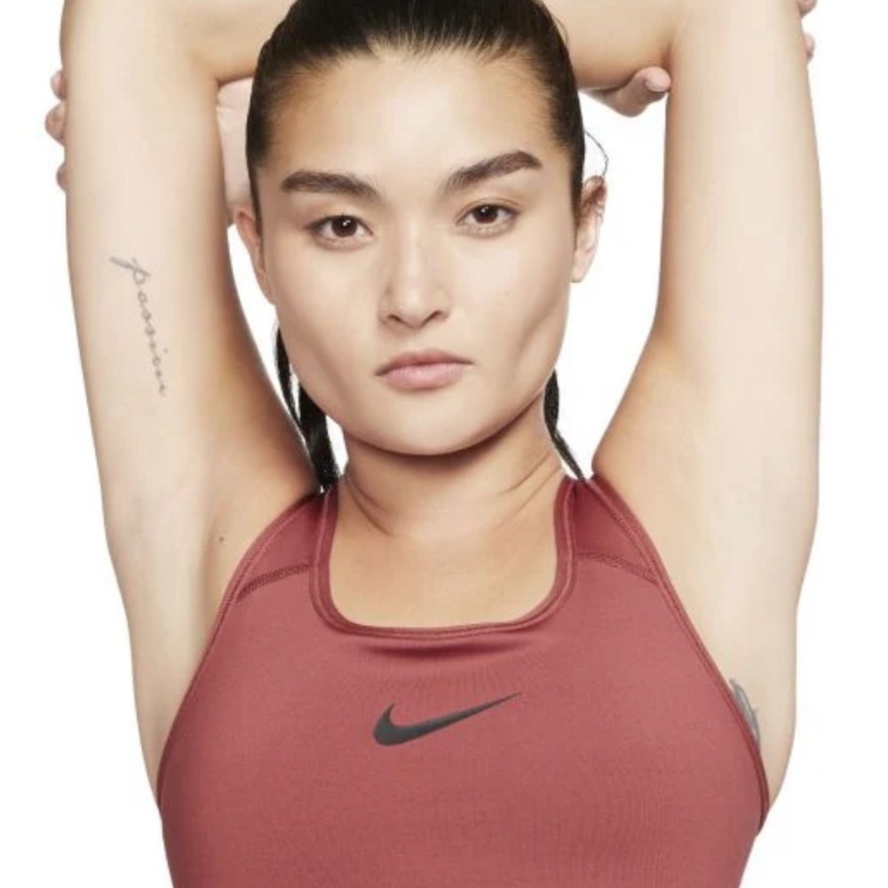 Nike Women's Sports Bra - Maroon